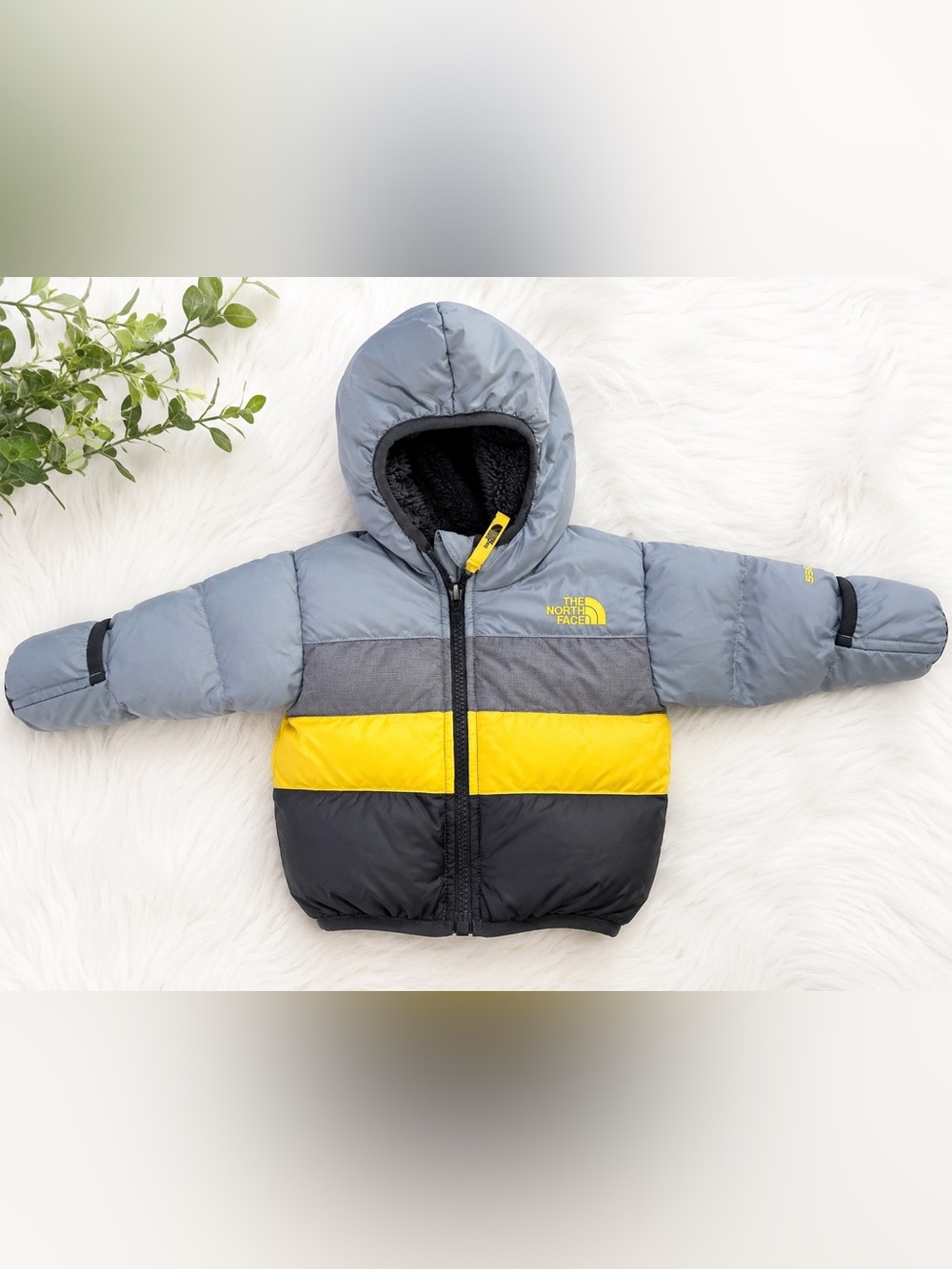The North Face Infant Reversible Fleece Puffer Jacket 3-6 Months Gray Yellow